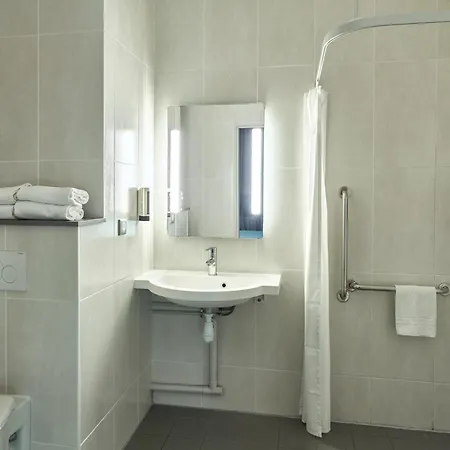 מלון Pres De Disneyland Paris 2*