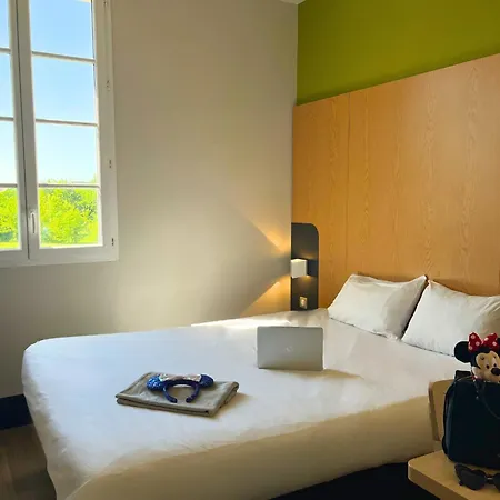 מלון Pres De Disneyland Paris 2*